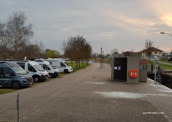 Emplacement camping-car le port 2
