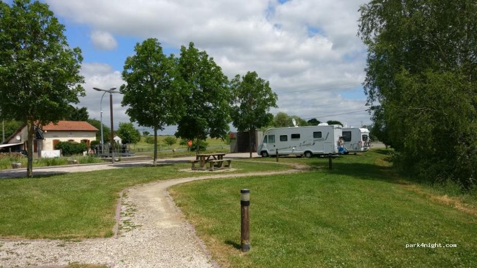 Emplacement camping-car le port