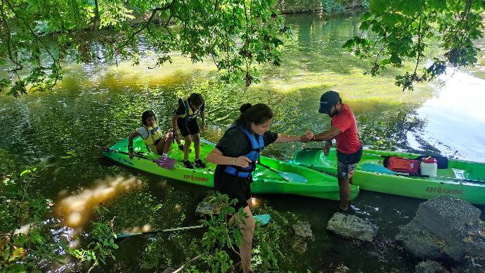 Activité Canöe en lac forêt