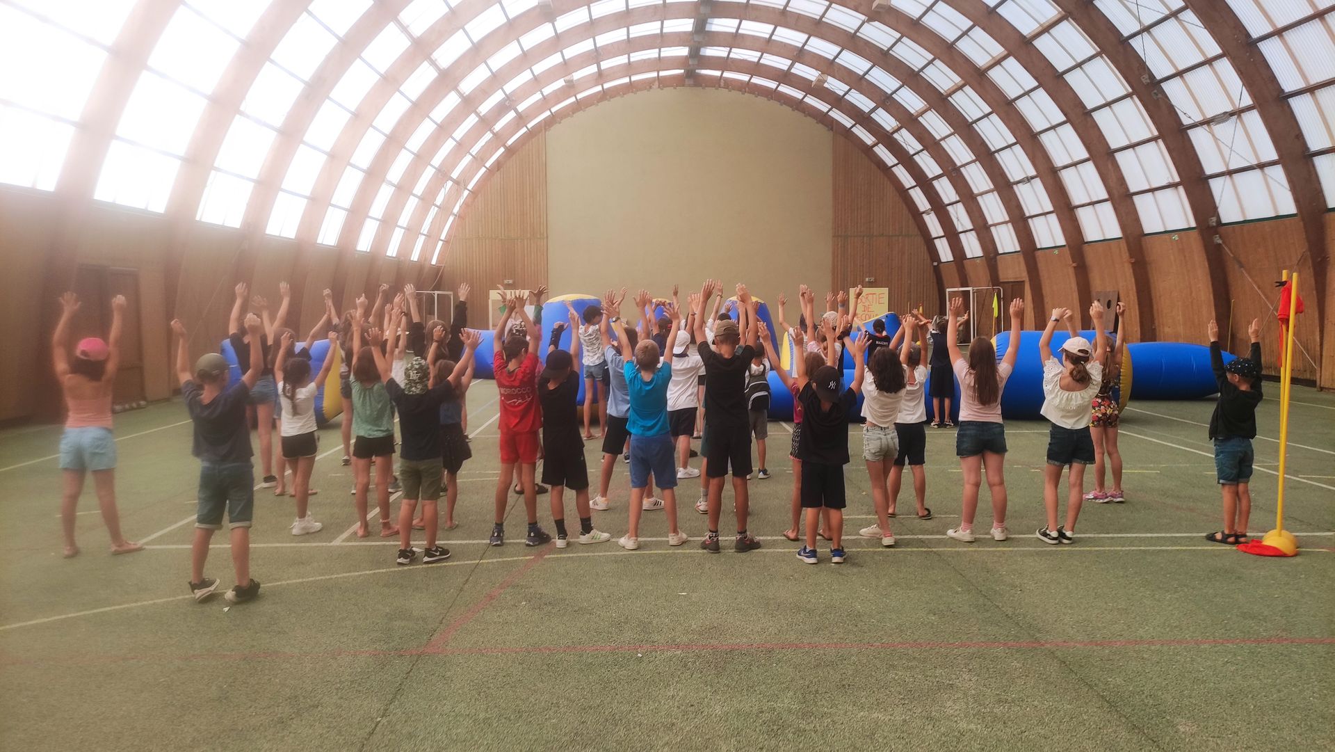 Accueil périscolaire en activité de Tir à l'arc de combat Accueil périscolaire en activité de Tir à l'arc de combat