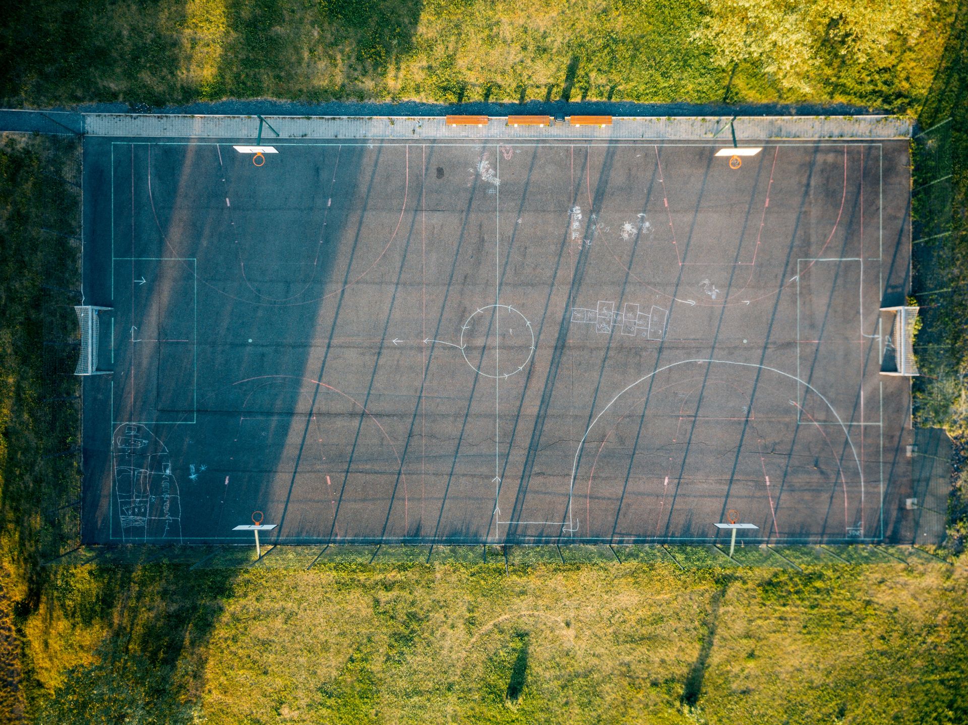 Terrain de foot et basket extérieur