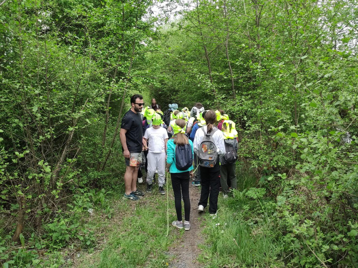 Jeunesse en randonnée campagne