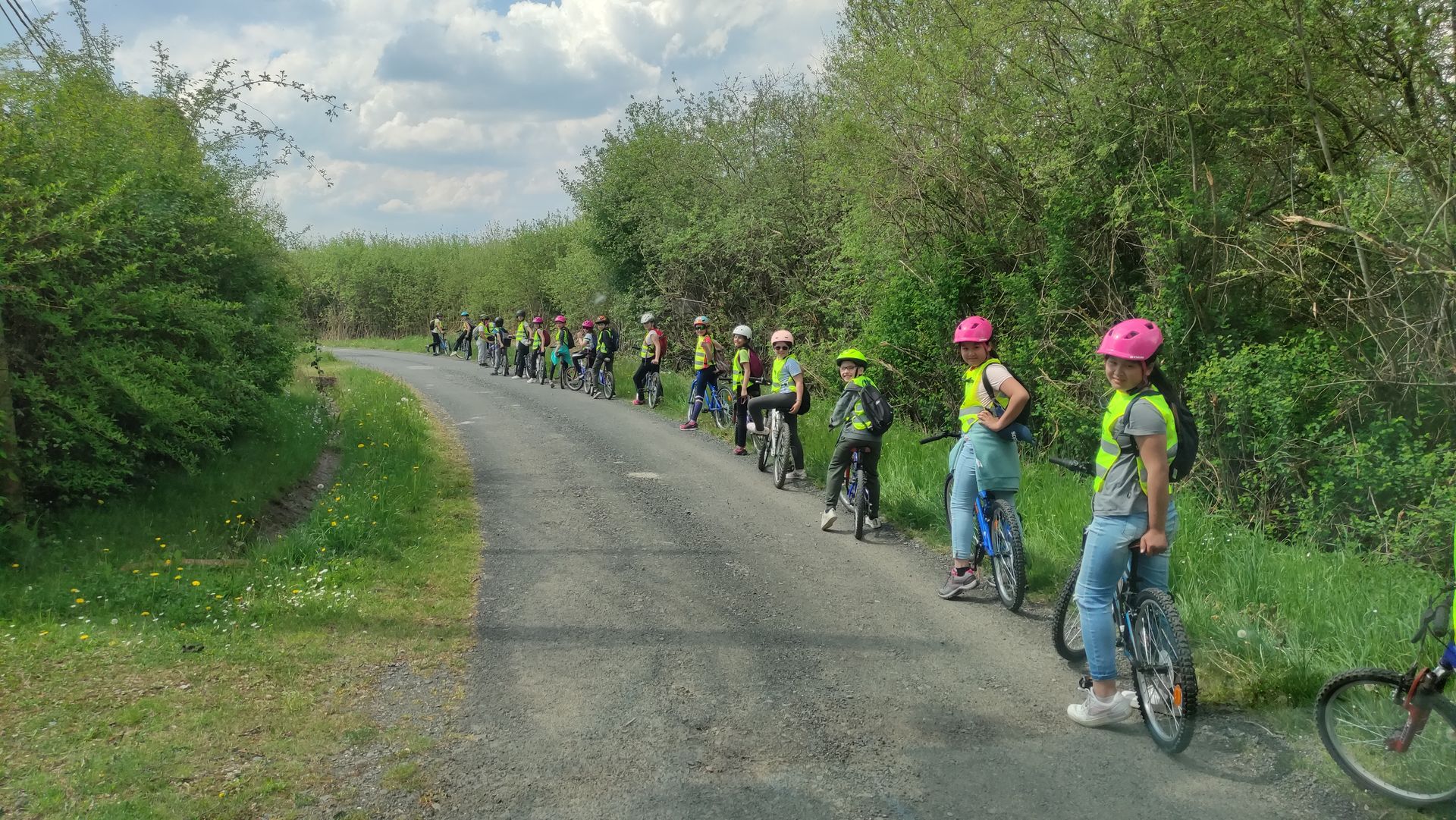Chemin campagne avec cycliste